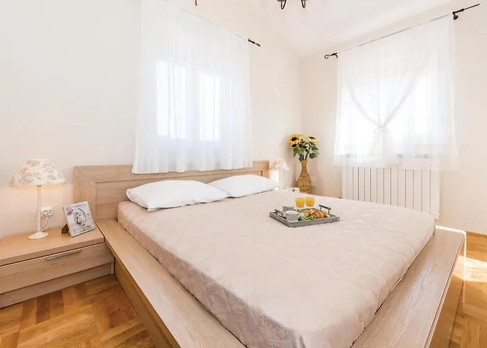 Stunning In With Sauna 別荘 Trbounje