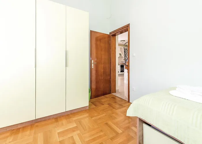 Stunning In With Sauna 別荘 Trbounje