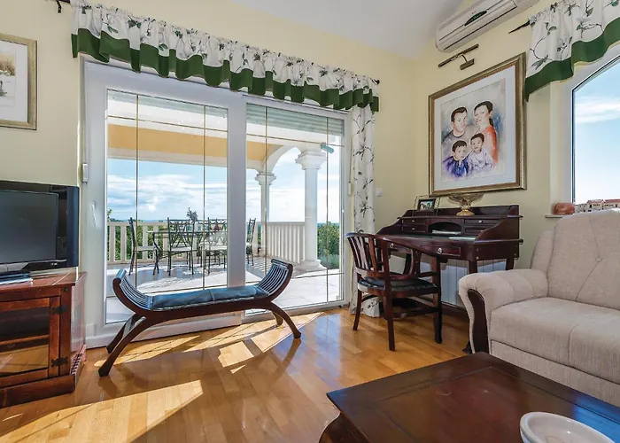 別荘 Stunning In With Sauna Trbounje